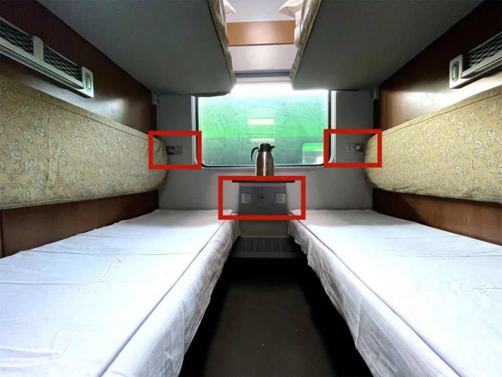 一等卧铺车厢告诉你火车上的充电口都在哪里以"绿巨人"复兴号动车组为