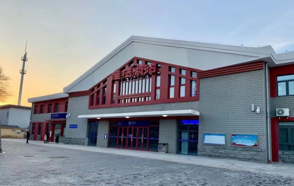 别下错站啦前往雁栖湖景区的乘客请在怀柔北站下车