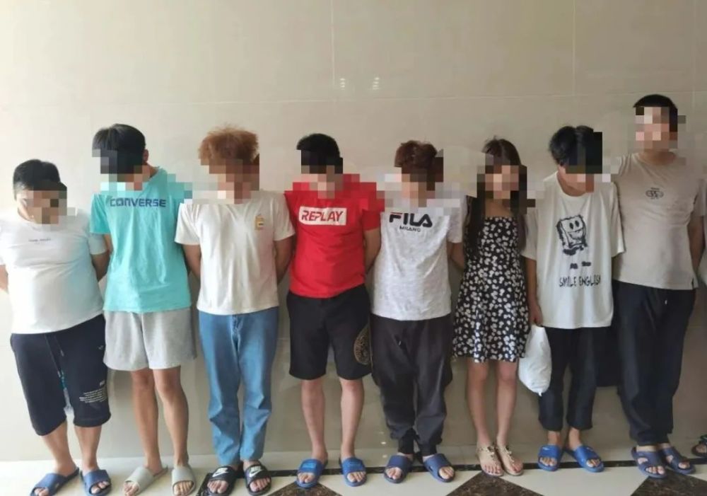 上热搜福建8名大学生兼职被抓网友学历与素质不一定成正比