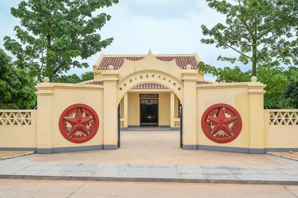 2,参观钟竹筠故居3, 参观甘霖抗日民众夜校旧址滨海体育休闲及渡琼