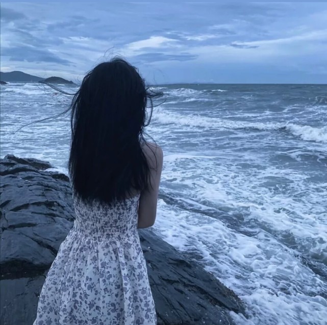 ins夜里看海女头