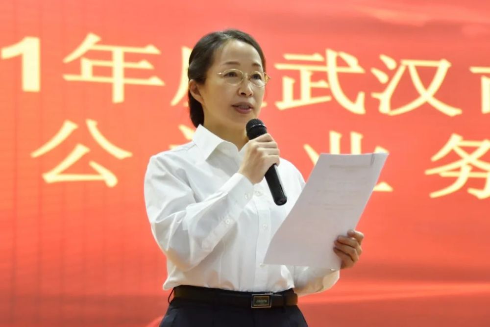 "市院一级调研员刘明宣读业务竞赛结果通报.