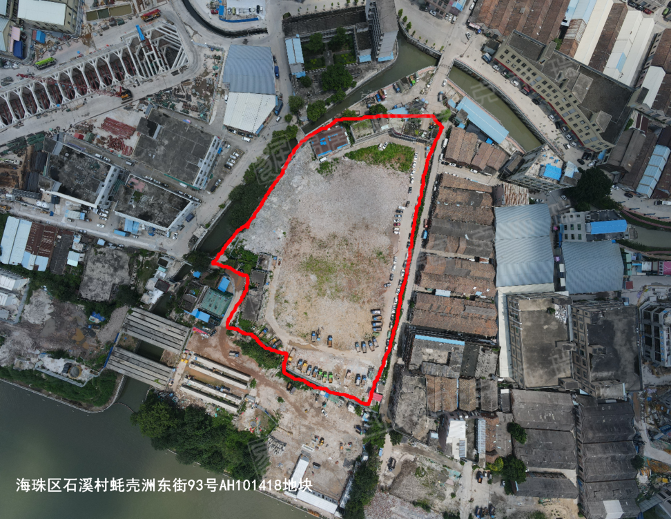 地块位于海珠区石溪村,南侧紧靠珠江后航道,西侧则临近在建的地铁10号