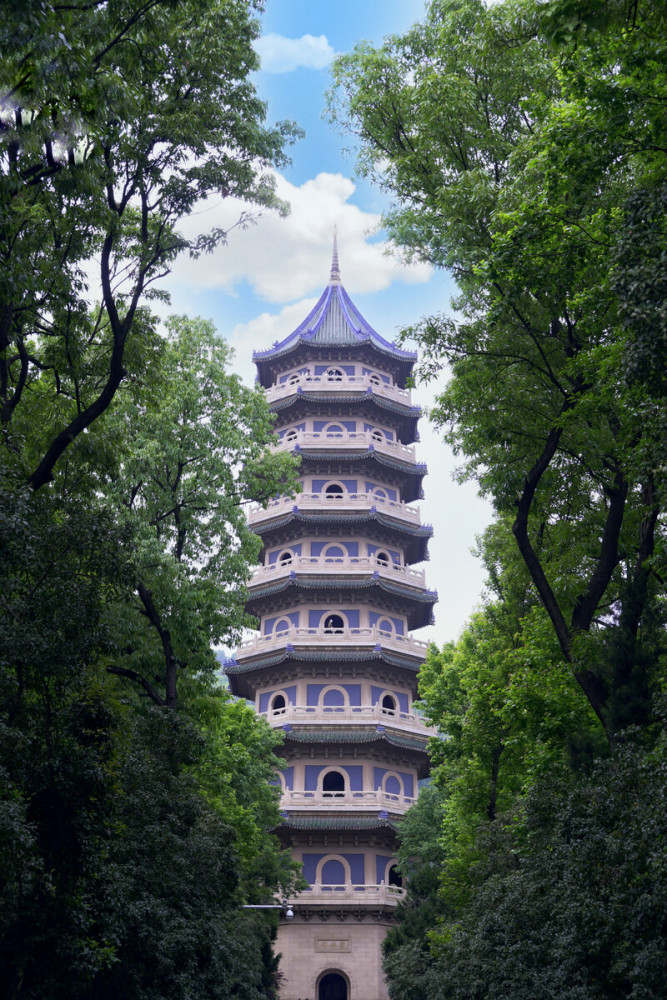它的塔高达66米,是江苏一座八面九层宝塔,特色是造型优美,典雅庄重