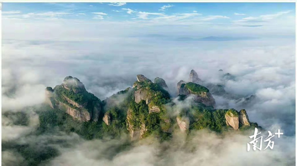 天地間的霍山位於國家aaa級的霍山旅遊風景區內,是廣東七大名山之一