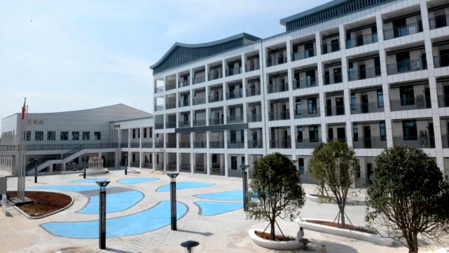 芙蓉学校9月1日正式投入使用