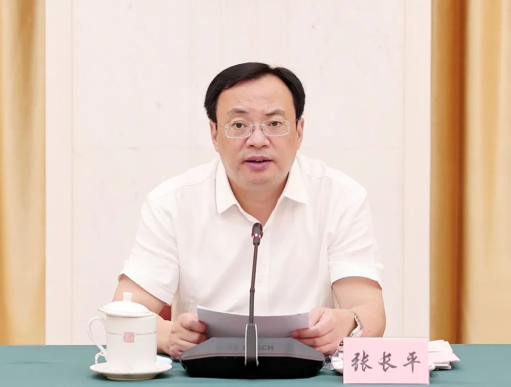 市委常委,宣传部部长姚东辉,副市长邵春宁,赵建国出席会议.