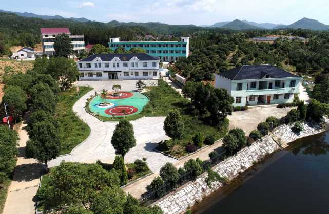 用爱心托起明天的太阳——江西都昌太阳村工会暑期托管班