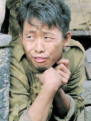 2004年,他碰到了康洪雷导演,在电视剧《民工》中跑龙套时的一段哭戏