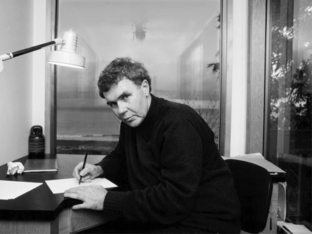 在《雷蒙德·卡佛访谈录》一书里,卡佛谈论了什么?_腾讯新闻