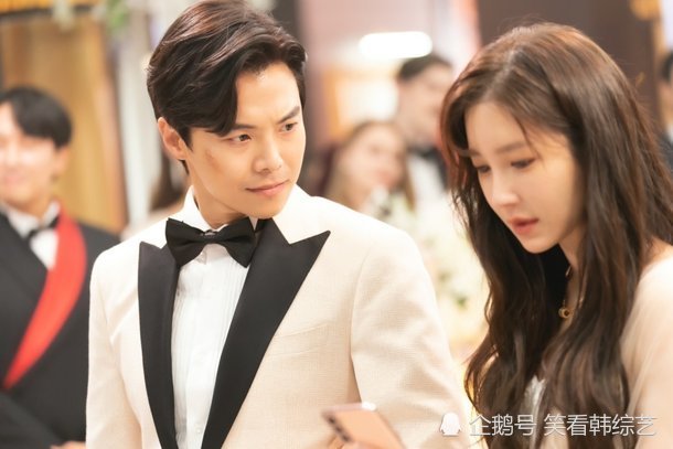 《顶楼3》朴恩硕李智雅,闪耀的订婚仪式中"不安的眼神"被捕捉_腾讯