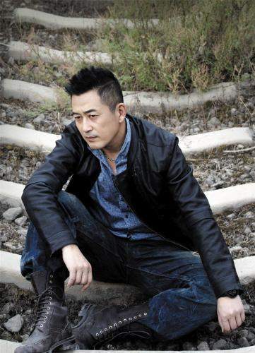 名落孙山后,王志飞本想着努力复读来年再考,谁知一年后中戏没有招生