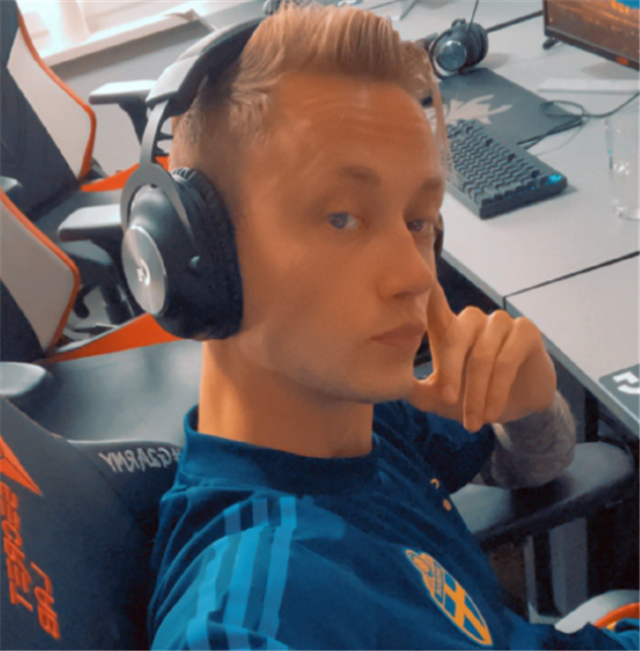 欧成晒出抱娃照片打不了世界赛回归家庭粉丝直呼孩子太可爱