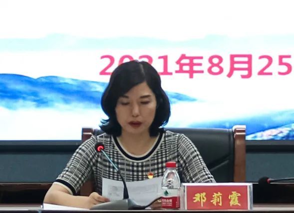 会上,邓莉霞部长宣读了鹰潭市委关于提名梁波同志为余江区人民检察院