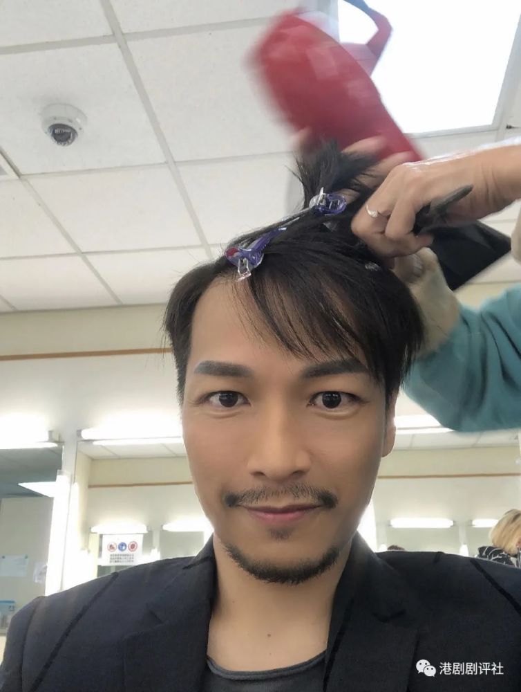 藏龙卧虎 Tvb男星新剧与视帝斗戏 他还是舞台剧男主角 腾讯新闻