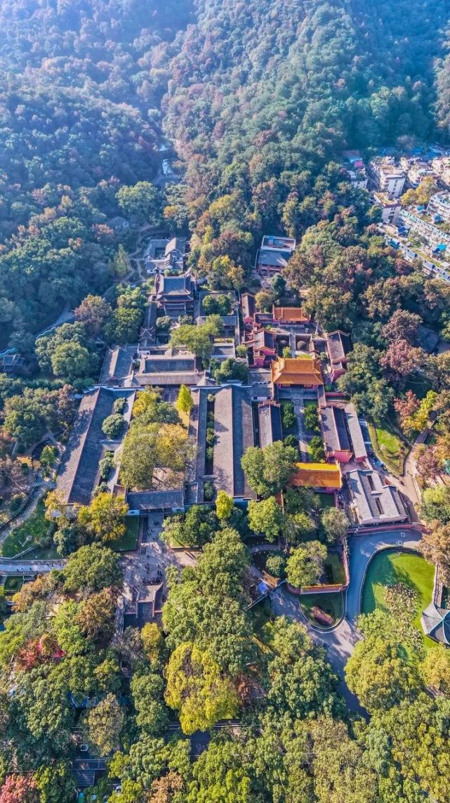 临洮岳麓山全景图片