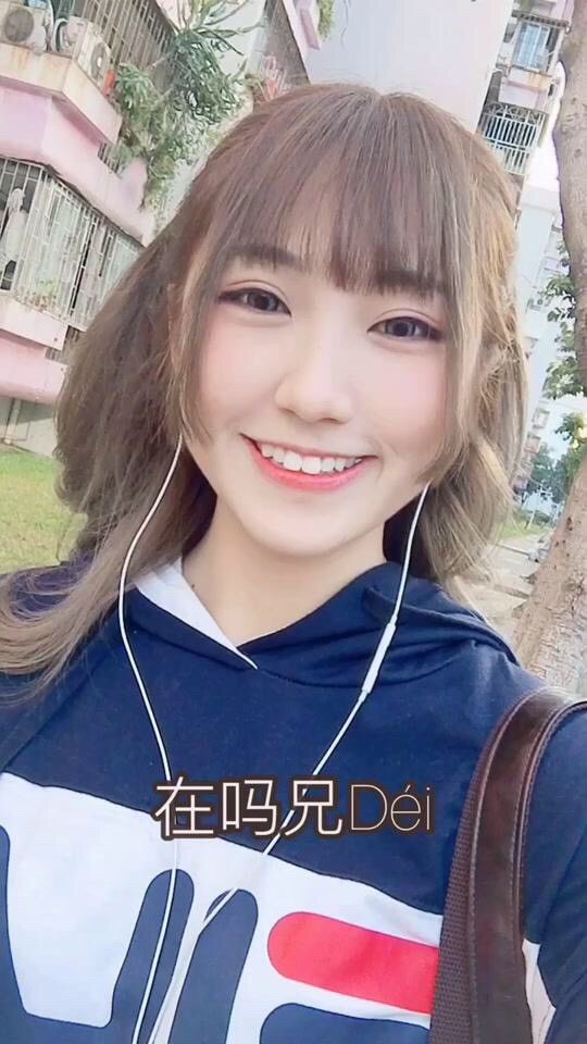 游戏id叫bugyellow(八嘎呀路)所以也被人叫做八嘎酱,她的确是会日语的