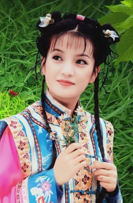 虽然官方没有公布任何消息,但网友发现小燕子赵薇悄无声息地消失在了