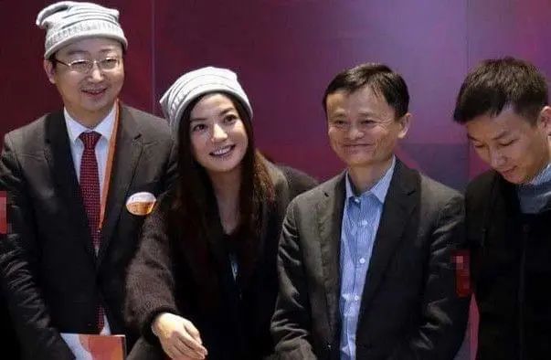 赵薇突然被查整顿明星第一枪前晚打响了下一个是谁