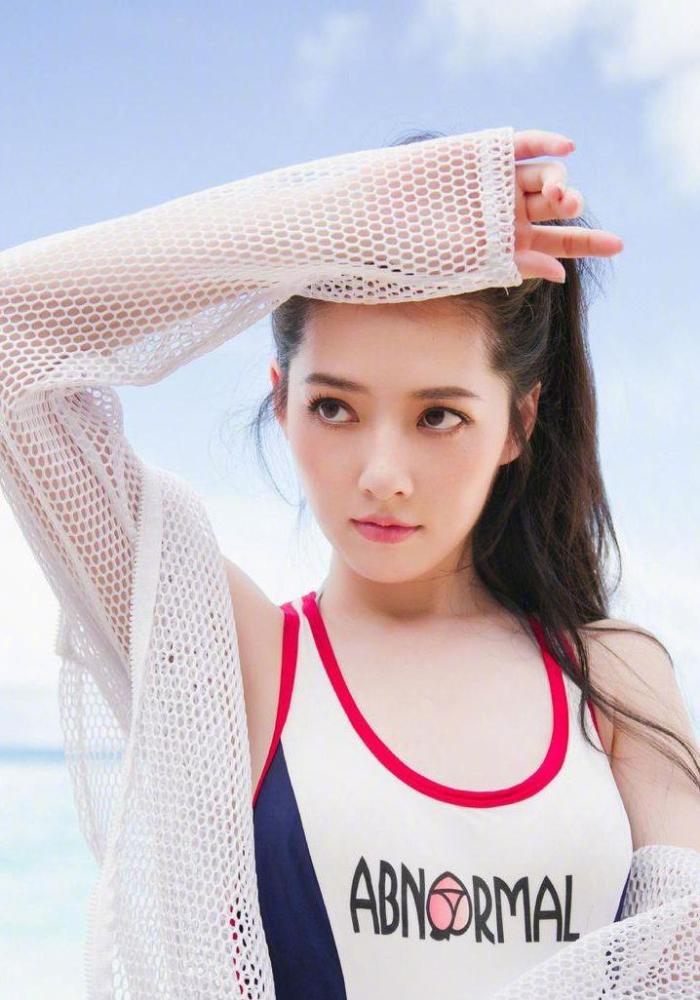 郭碧婷海边写真曝光妩媚性感大长腿