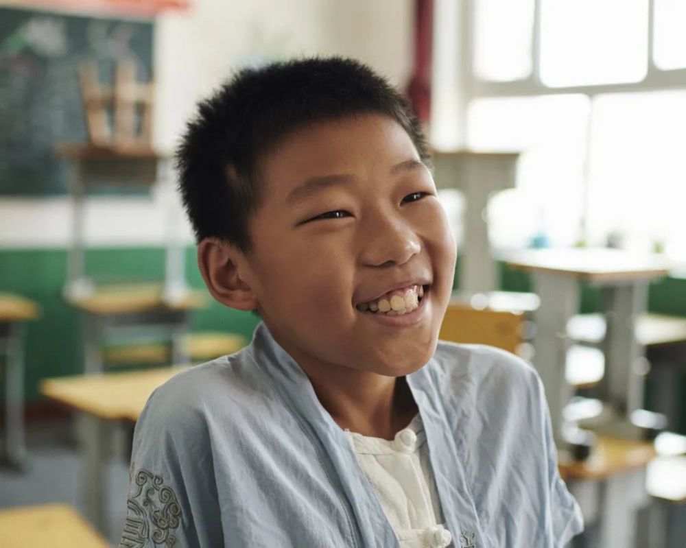 刘泽举面对镜头看起来还有些羞涩刘泽举也常陪着