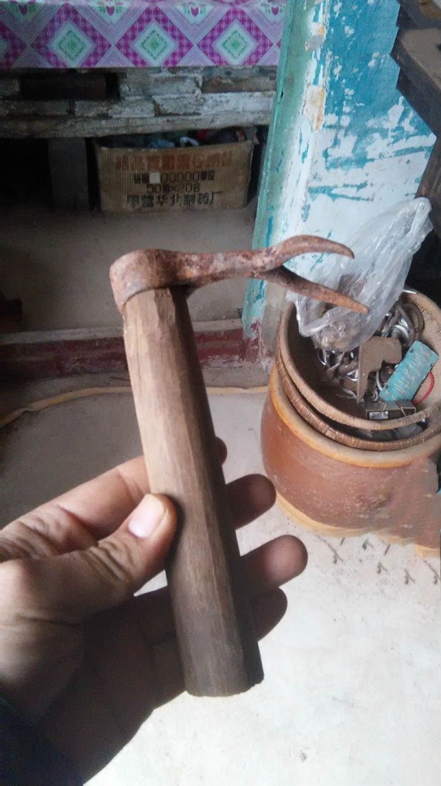 这东西叫小挠子,不过您别看它小,但作用却很大.