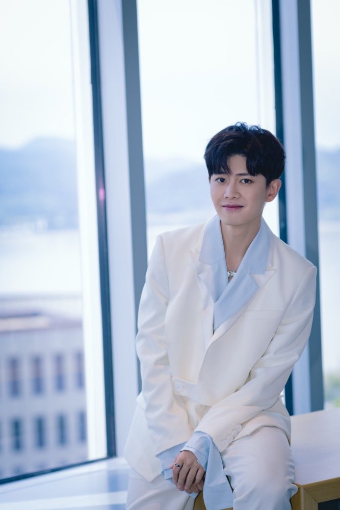 任嘉伦翩翩公子