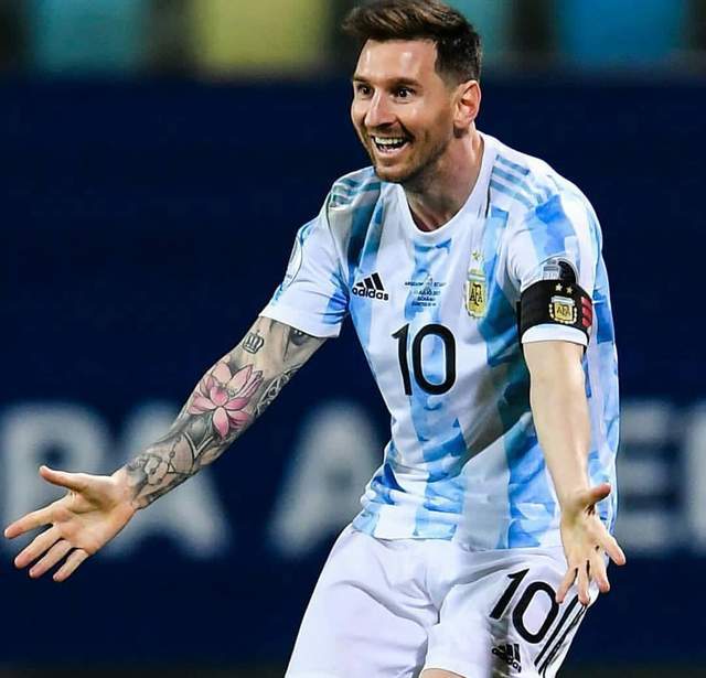 国米3-1令梅西乐开了花!新援首秀梅开二度带绝杀,歪嘴笑得痞帅痞帅的