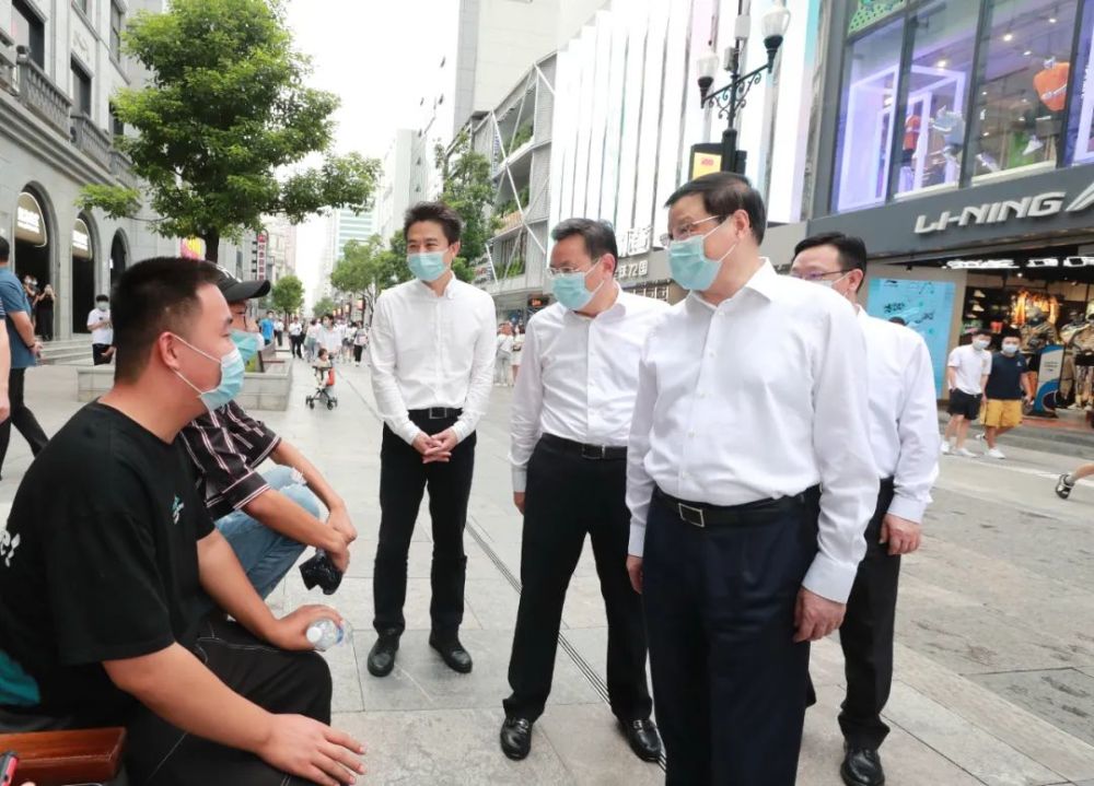统筹推进经济社会更好发展应勇在汉调研疫情常态化科学精准防控