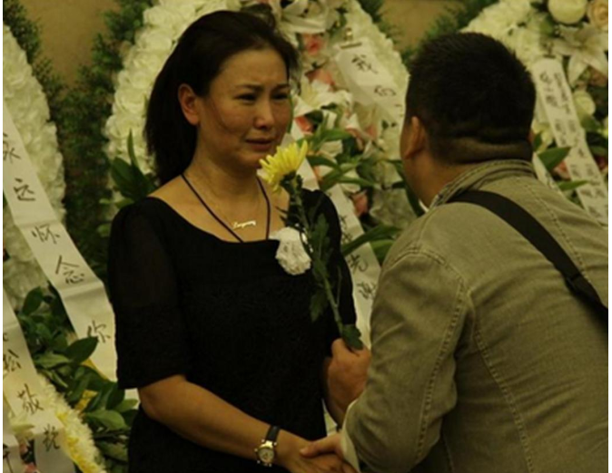 重案六组女主王茜,嫁大23岁老公不被看好,如今守寡