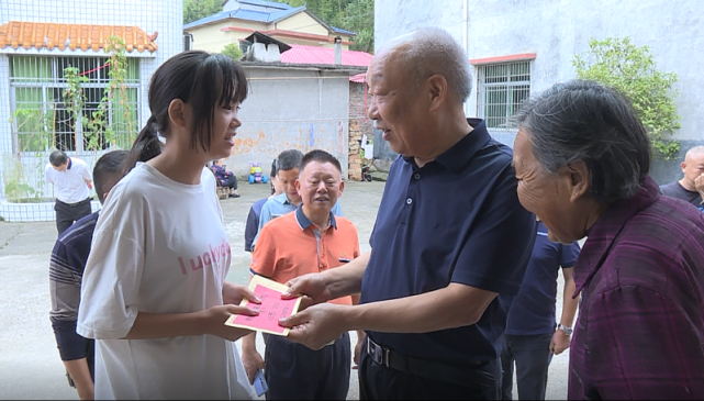 曾景祥扶贫助学基金三年发放110万元资助516名困难师生