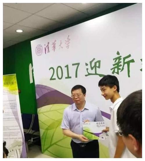 寒门贵子庞众望:父母残疾,靠捡废品维持生活,744分考上清华_腾讯新闻
