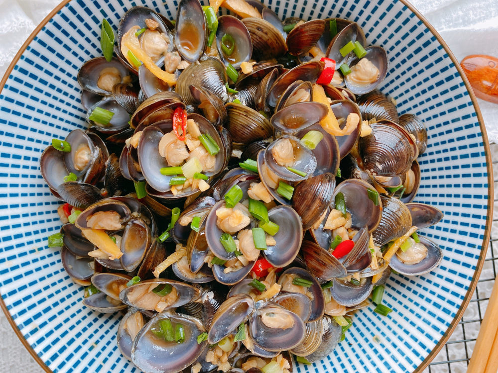 儿时的回忆香辣河蚬,一个技巧,河蚬没有沙子,肉质鲜嫩不老不腥_腾讯新