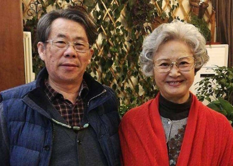 78岁的白骨精杨春霞头发全白气质优雅最想演女儿国国王