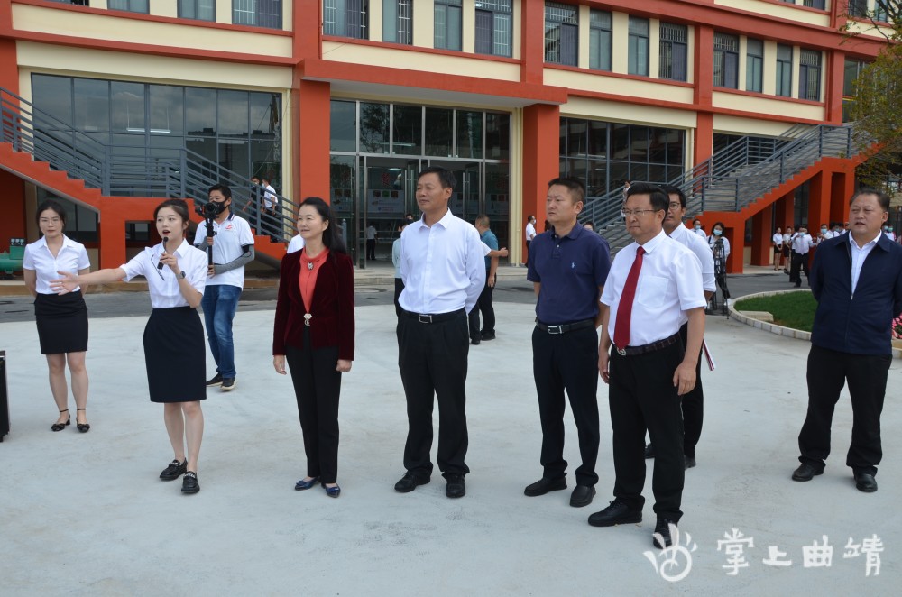 据悉,北辰中学新校区位于陆良县北辰路旁,总占地面积210.47亩