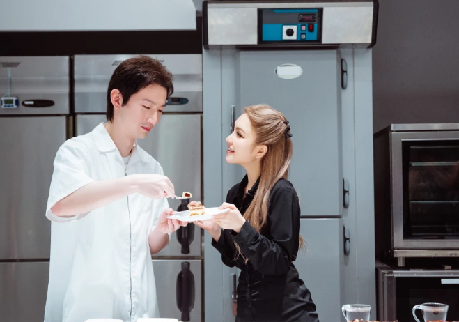 没出轨!罗昊首次回应绯闻,酒店神秘女身份曝光,周扬青力挺男友