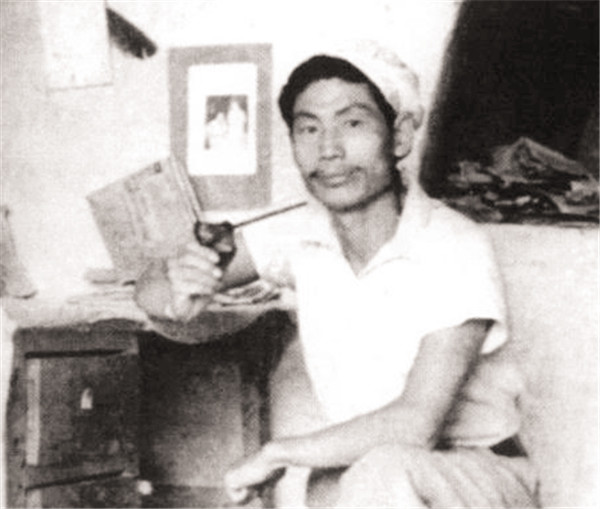 一生5段"滥情"的萧军:每一个女人都不是我想要的,她们都愚钝