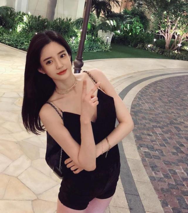 韩国"塑料美人"潘南奎,只跟有钱人深交,满脸是人民币的味道