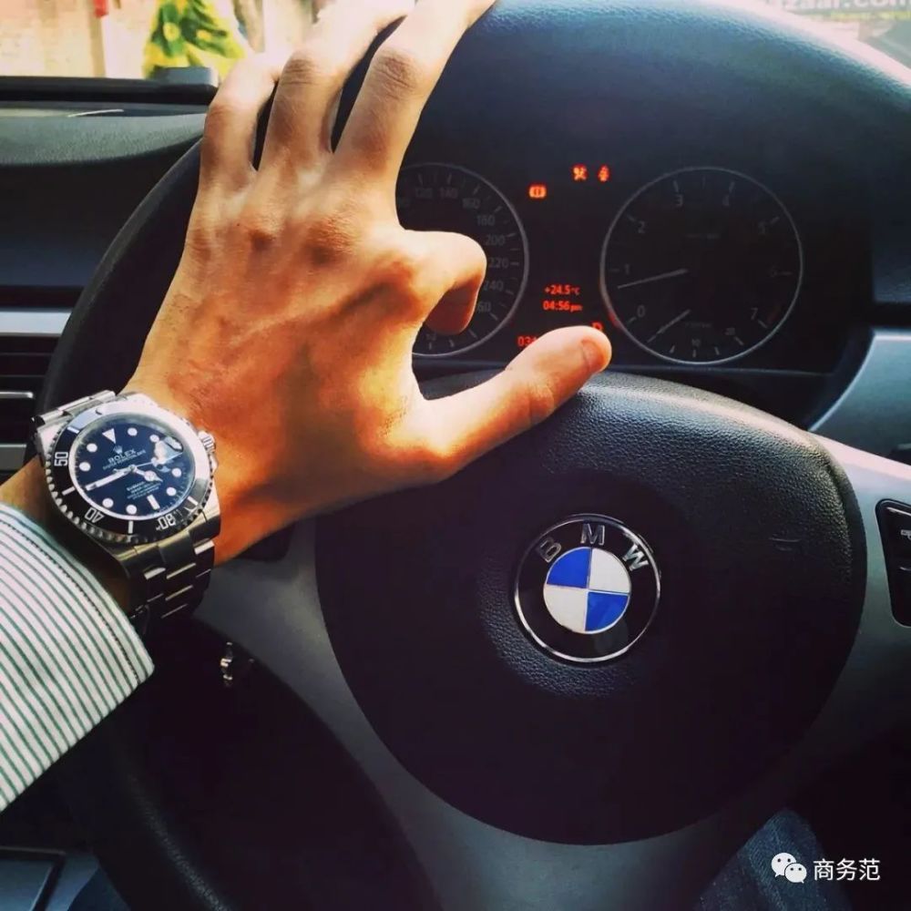 c罗降薪回曼联依然劳斯莱斯配大钻表男人开车戴表有什么讲究