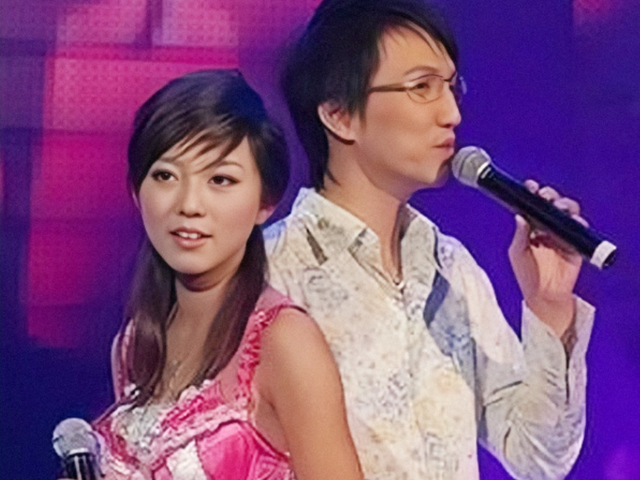 2008年,网上的一位空姐,名为sara,自爆是林志炫前女友,展开撕b大战.
