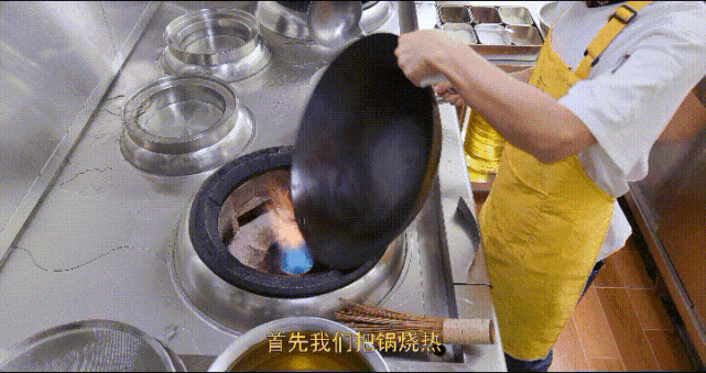 厨师长教你:"糖醋里脊"的老式经典做法,酸甜可口,小孩最爱