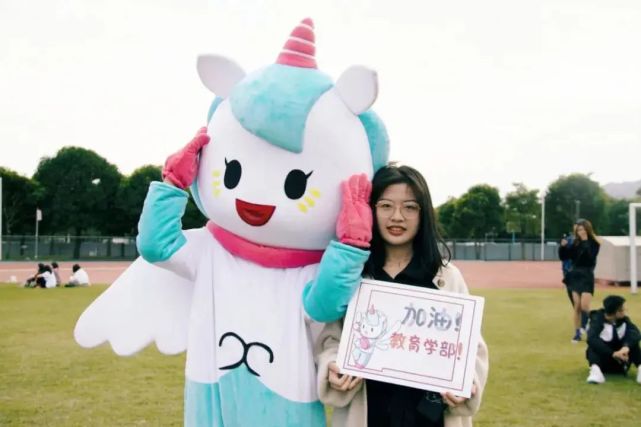 2019级教育学专业 庄雅溢本次线上教学活动是我的第一次上课体验,从一