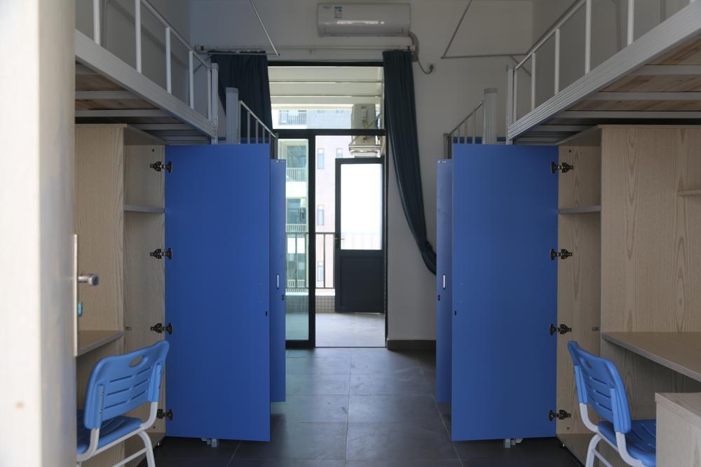 学生宿舍此外,广工揭阳校区还快速推进后勤保障服务建设,食堂餐饮服务