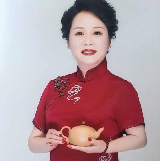 宜兴紫砂大师唐朝霞老师走进cctv2一槌定音