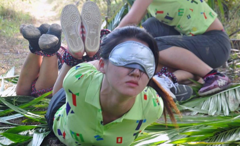 马云190美女保镖曝光,走出"六亲不认"的步伐,她更像老板?