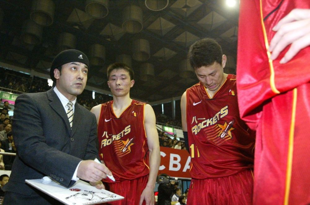 新疆男篮 正式出山！CBA传奇名宿加盟新疆男篮，与阿的江再续前缘