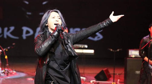 黑豹乐队最年轻的主唱长相帅气成新晋男神张淇的走红并不意外