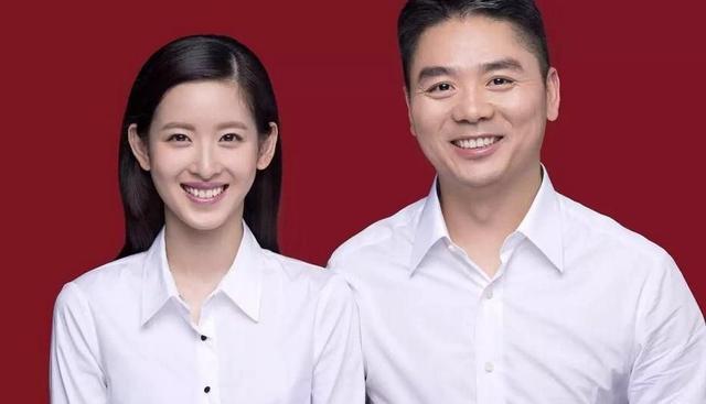章泽天近照曝光,黑长裙配丸子头少女感十足,举止间尽显端庄温婉