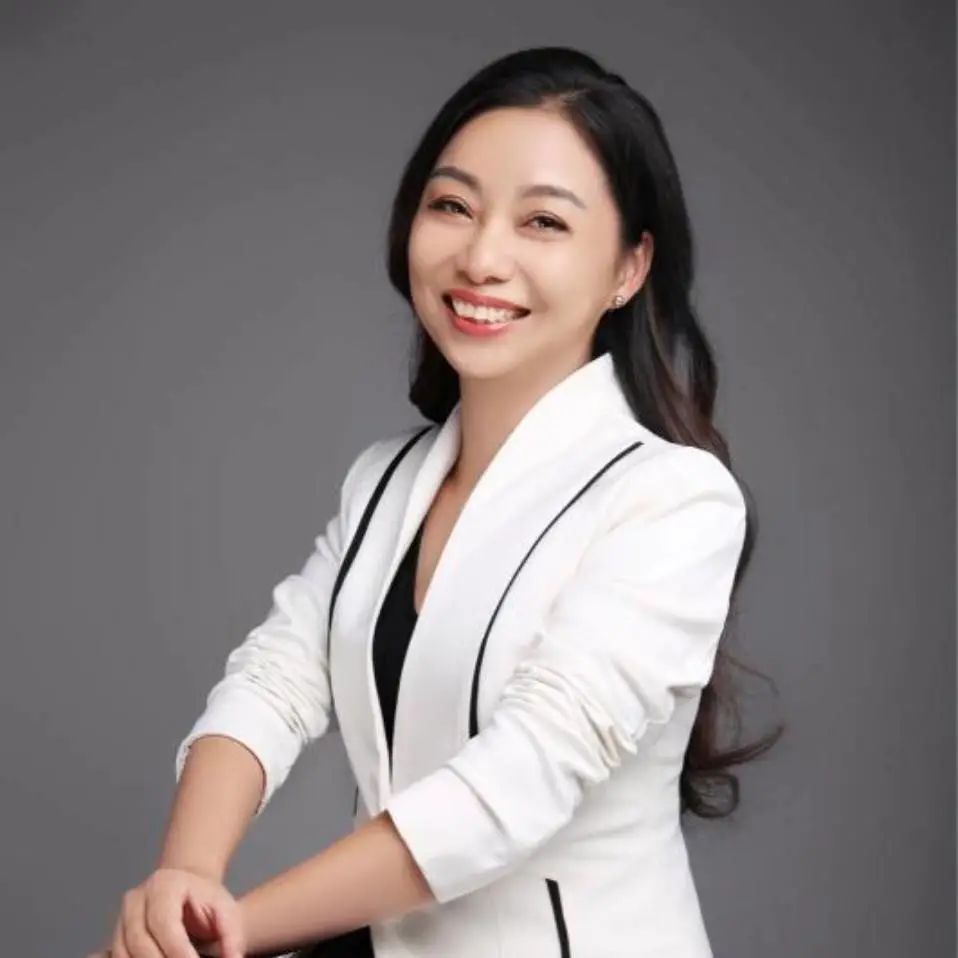 骏德集团联合创始人潘志珍老师出席郑州跨境电商讲座!