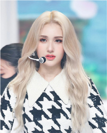 somi素人时期视频曝光五官精致脸蛋肉乎乎爸爸高颜值抢镜